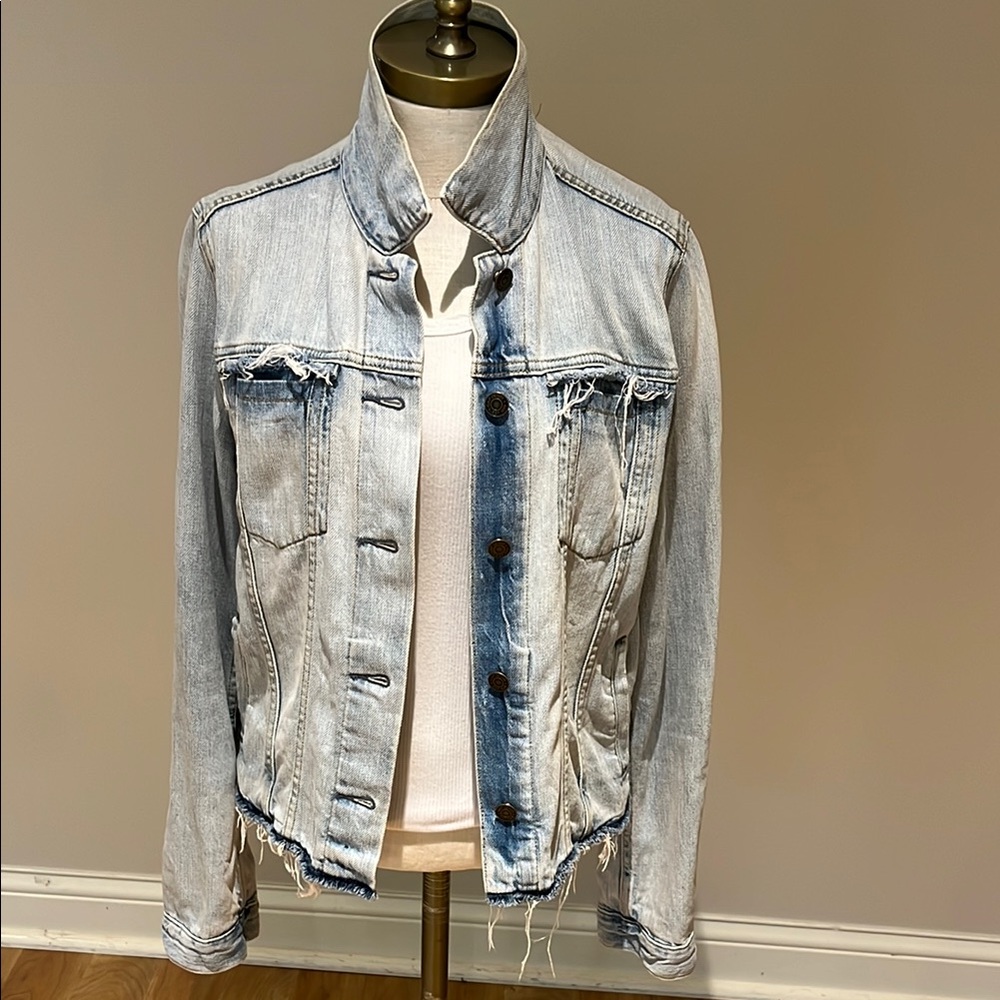 Gap 2016 iconic destructed jacket white bleach Light Blue Denim Jacket L
